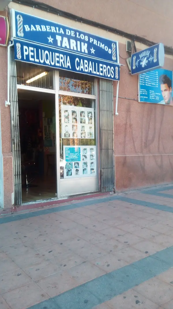 Fachada de la Barbería Los Primos Tarik en Getafe
