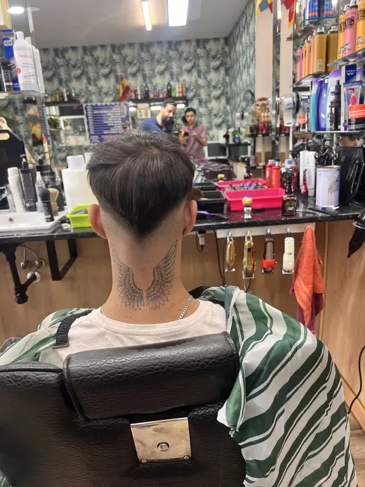 Degradado bajo visto por detrás · Barbería Los Primos Tarik, Getafe
